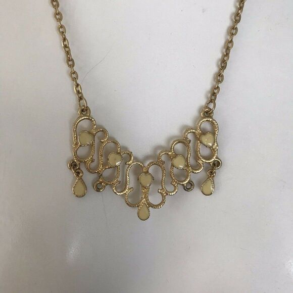 Costume Heart Pendant Bib Necklace Jewelry - Picture 5 of 7